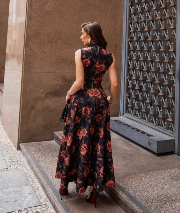 Vestido Longo Floral Preto com Rosas Evasê