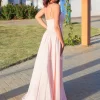 vestido longo rosé com fenda decote tule