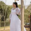 Vestido de Noiva com Decote Reto e Mangas Longas em Tule Bordado – Clássico, Romântico e Atemporal