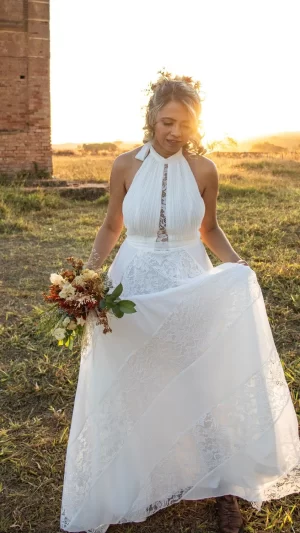 Vestido de Noiva Longo Halter com Costas Abertas e Renda
