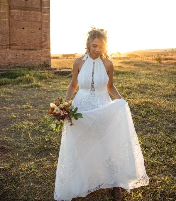Vestido de Noiva Longo Halter com Costas Abertas e Renda