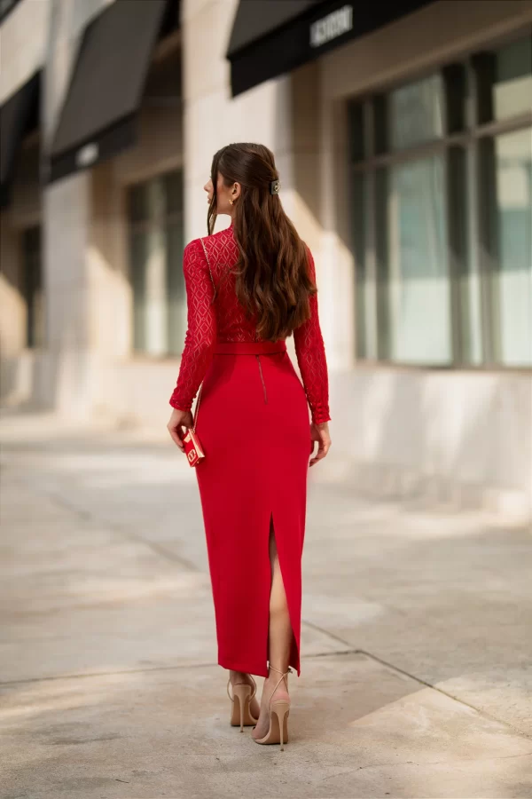 Vestido Midi Vermelho com Manga Longa, Gola Alta e Laço na Cintura