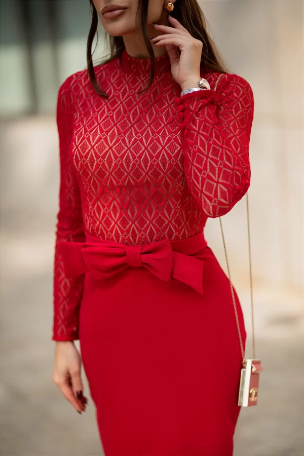 Vestido Midi Vermelho com Manga Longa, Gola Alta e Laço na Cintura