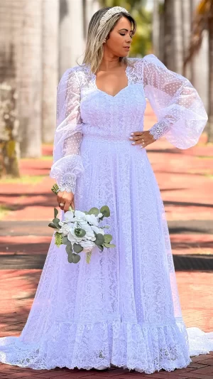 Vestido de Noiva Longo em Renda com Manga Longa em Tule Poá e Cauda