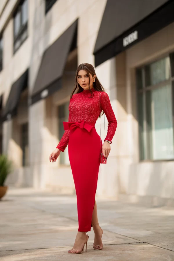 Vestido Midi Vermelho com Manga Longa, Gola Alta e Laço na Cintura