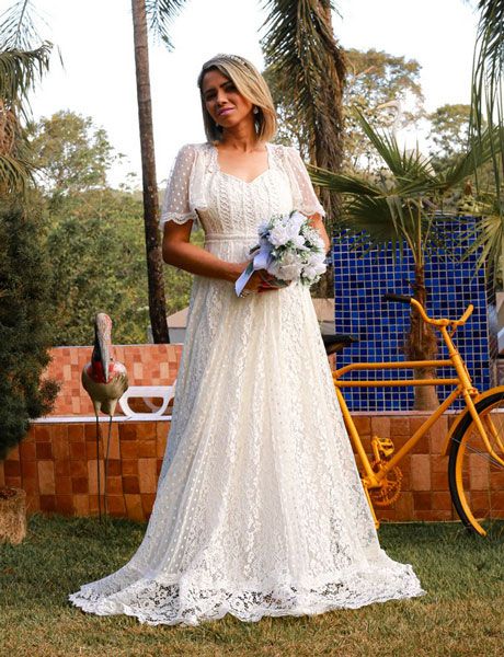 Vestido de noiva longo off white com tule poá Vestido Longo de Noiva em Renda com Manguinha de Tule Poá e Costas em Renda