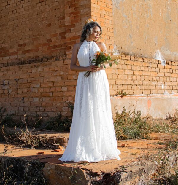Vestido de Noiva Longo Halter com Costas Abertas e Renda