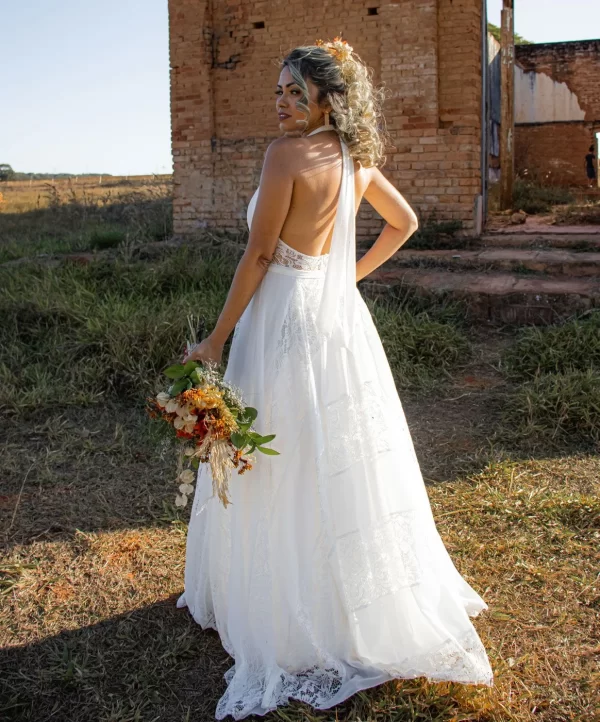 Vestido de Noiva Longo Halter com Costas Abertas e Renda