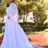 Vestido de Noiva Longo em Renda com Manga Longa em Tule Poá e Cauda