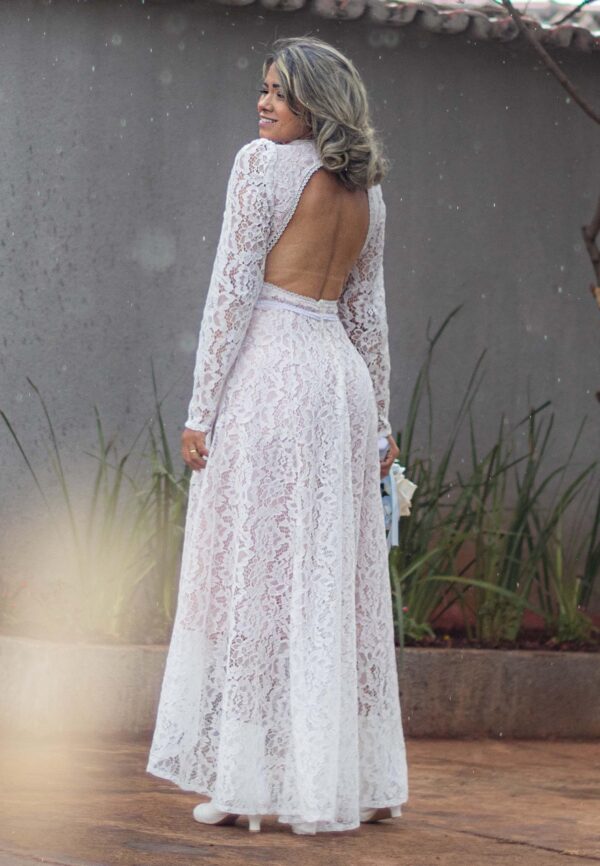 Vestido de Noiva Civil em Renda com Manga Longa, Decote V e Barra Assimétrica