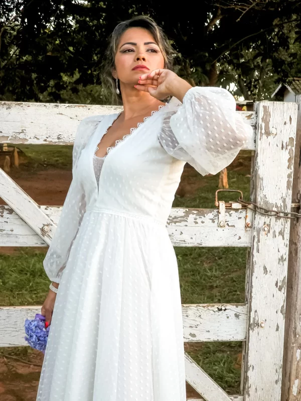 Vestido de Noiva Midi em Tule Poá com Mangas Longas e Decote V