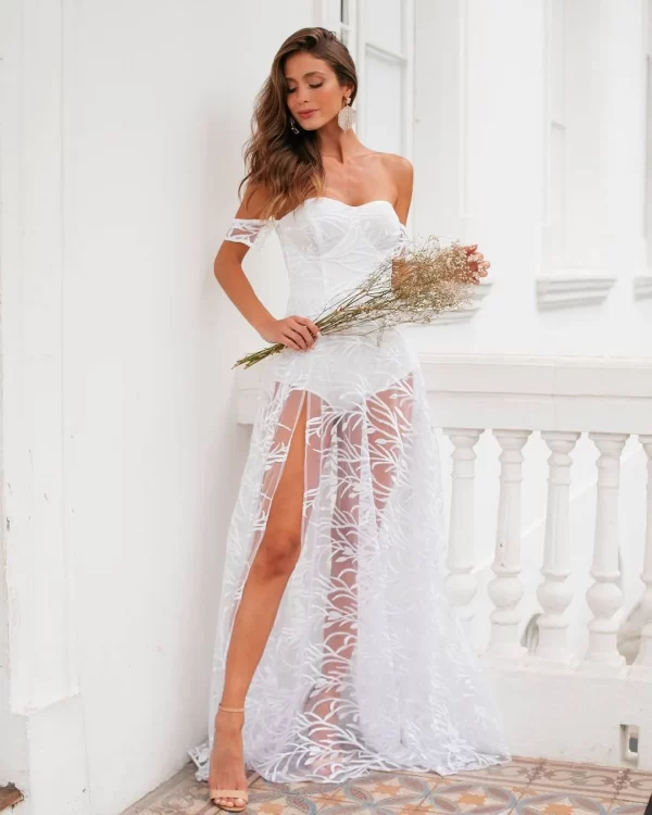 Vestido de Noiva Tule Bordado com Fenda Dupla e Manga Caída