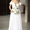 Vestido noiva ombro a ombro com saia plissada